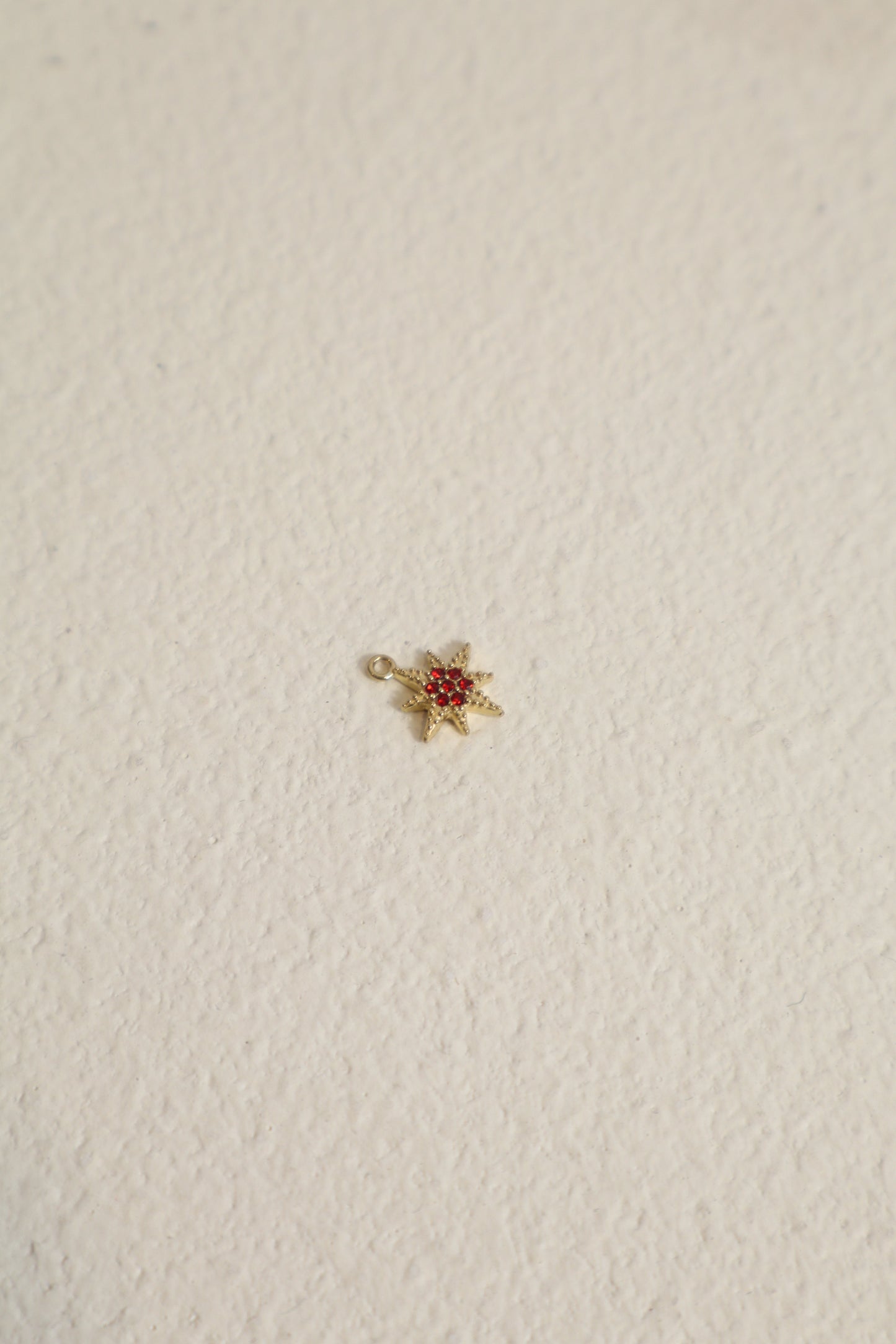 Red diamanté star charm gold